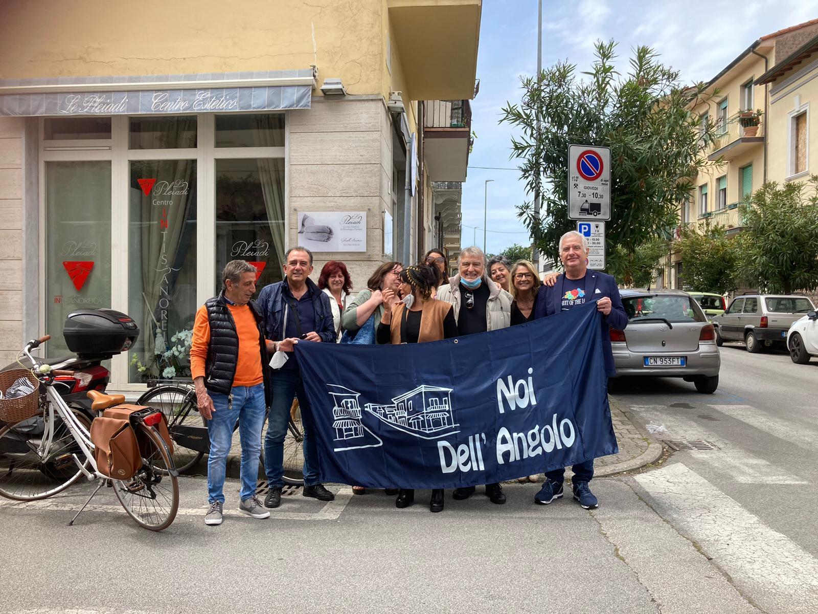 Gli amici dell’Angolo di Viareggio: «Ci troviamo da adulti per tornare ragazzi ai tempi dei carrettini» 