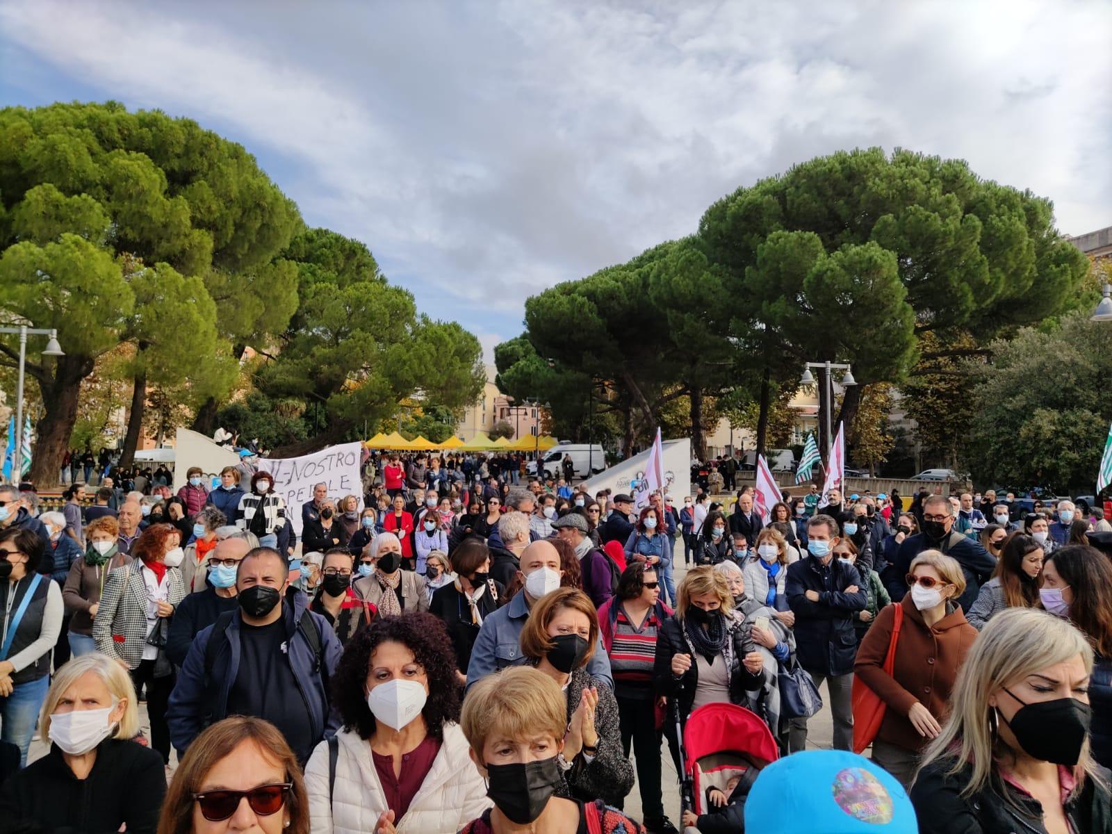 Manifestazione a Nuoro per il diritto alla salute, tutti in piazza