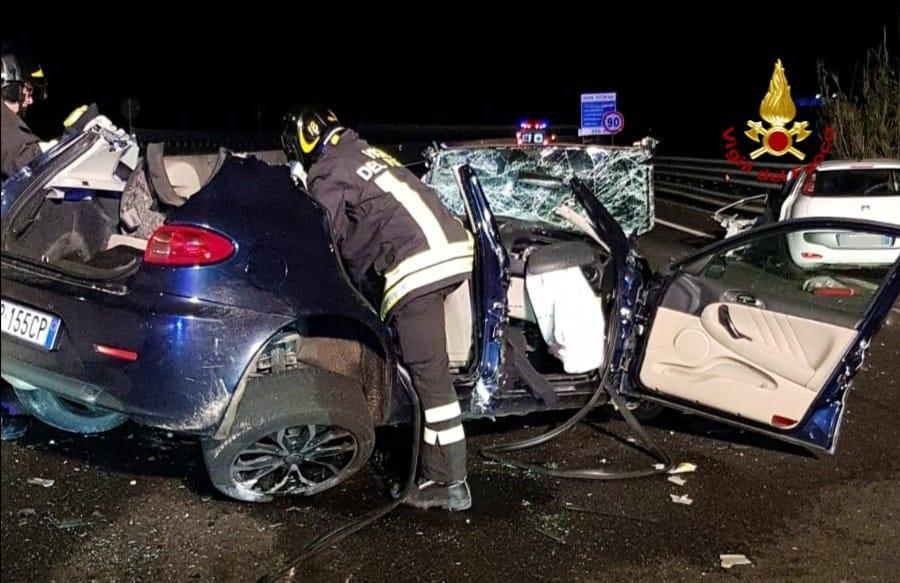 Contromano all'altezza di Terra Mala si schianta su un'auto: morto il conducente, l'altro è gravissimo 