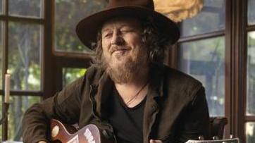 “Follow you, follow me” Genesis e ritmo riletti da Zucchero