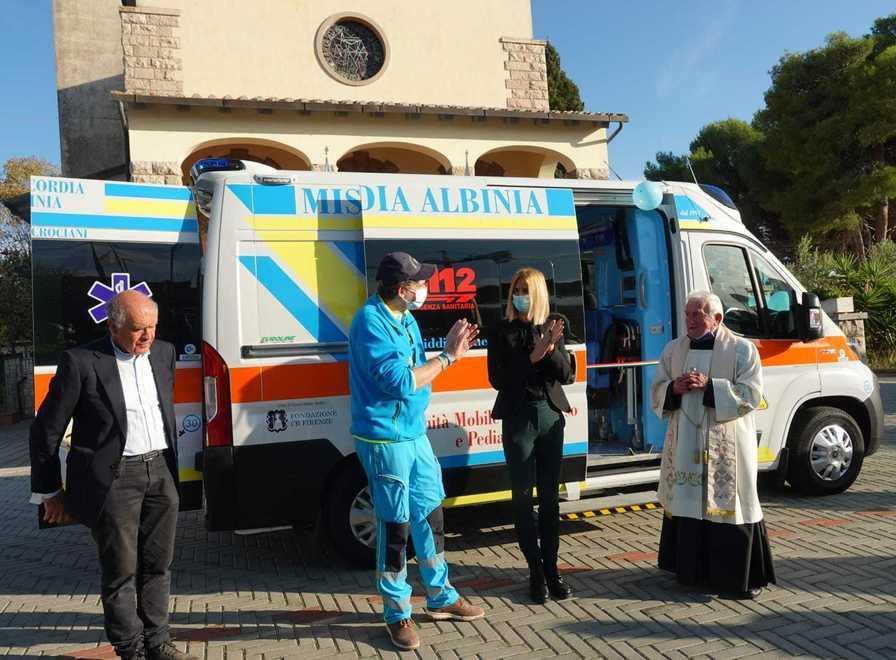 Taglio del nastro per la nuova ambulanza pediatrica «Strumenti all’avanguardia»