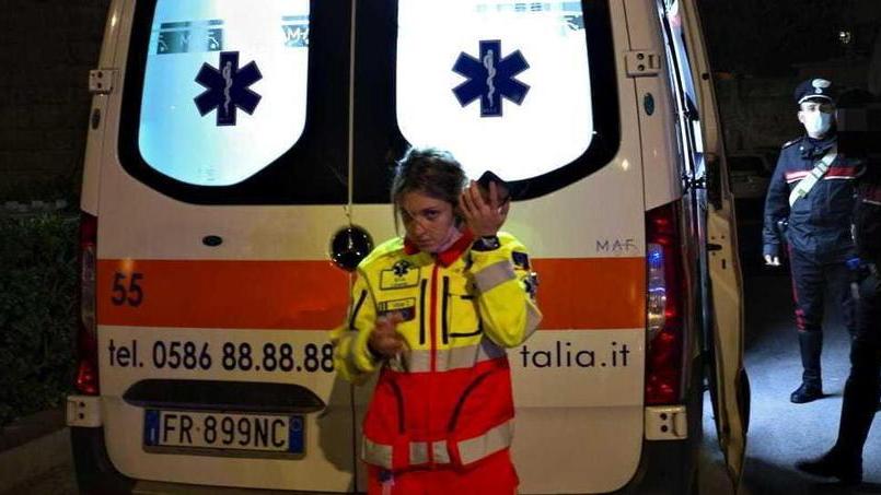 Morto a 16 anni, le lacrime a scuola di ragazzi e prof: «Subito un sostegno per i compagni»