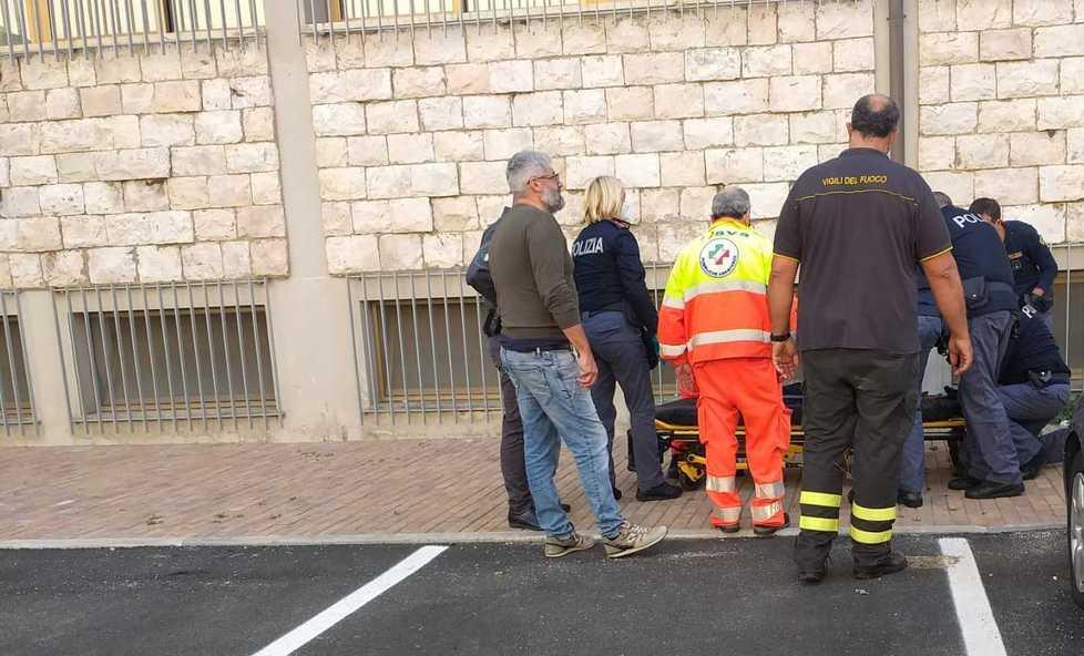 Il solito olandese scappa dall’ospedale salvato sul tetto della biglietteria Toremar 