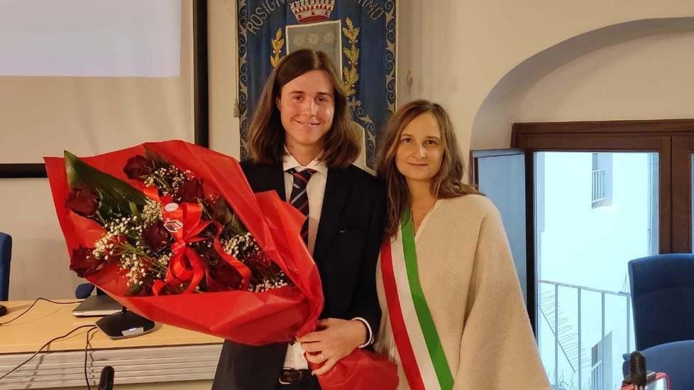 Renzo si laurea in sala consiliare