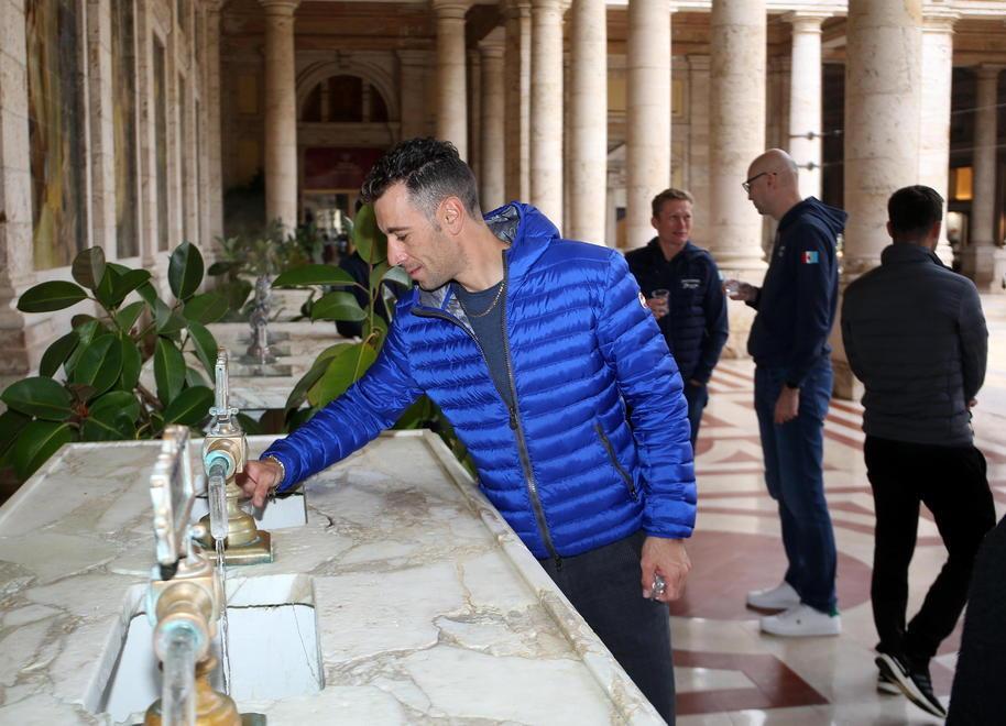 Nibali e compagni alle Terme al termine del ritiro in città 
