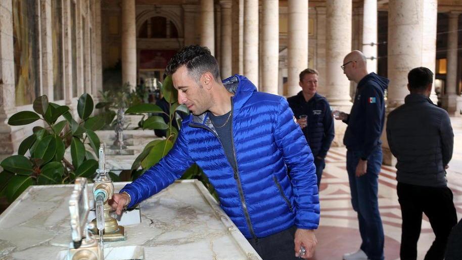Nibali e compagni alle Terme al termine del ritiro in città