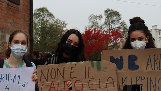 Gli studenti in piazza «Ambiente e futuro»
