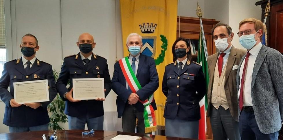 Rapinatore fermato Encomio comunale ai due poliziotti 