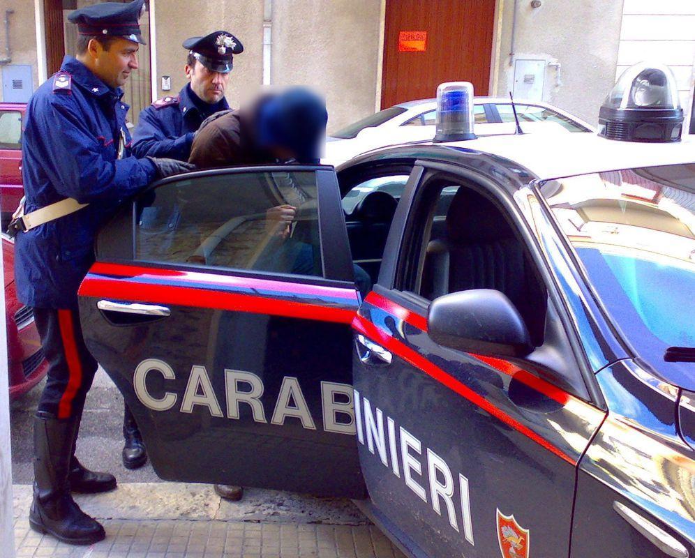 Castelfranco. Sorpreso a spacciare: lancia la bicicletta contro i carabinieri 