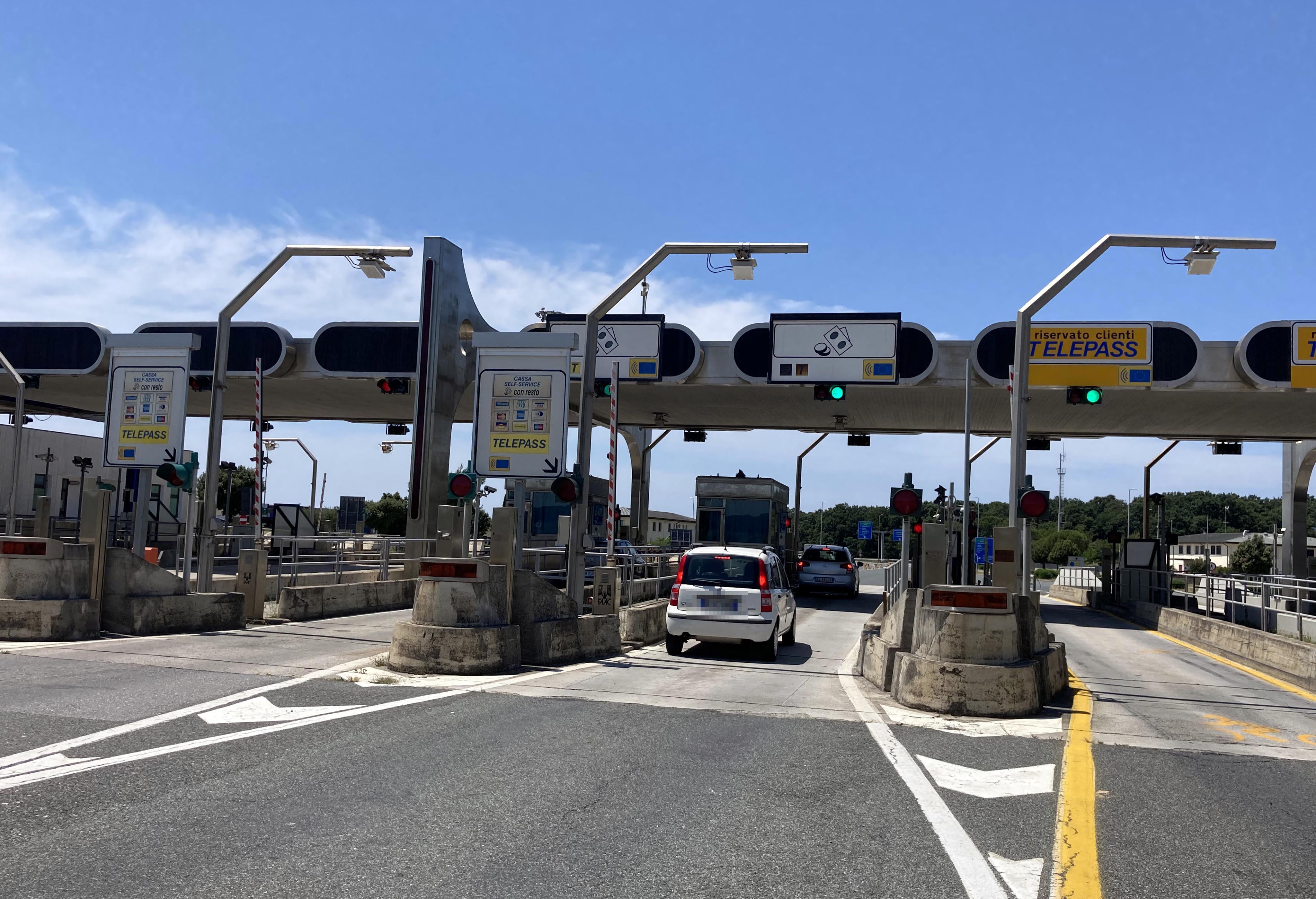 Tirrenica: il casello a Vada