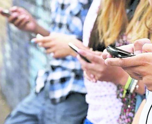 Zuffa tra ragazzini scoppiata per gelosia, il rivale sfidato per un complimento 