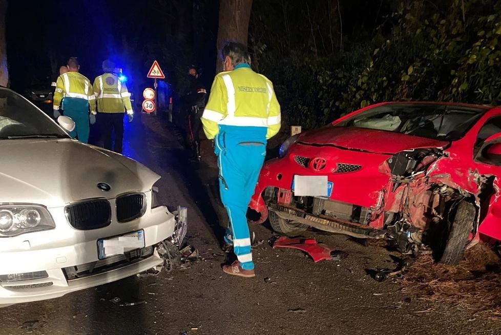 Sette feriti nello scontro frontale: grave una ragazza di diciannove anni 