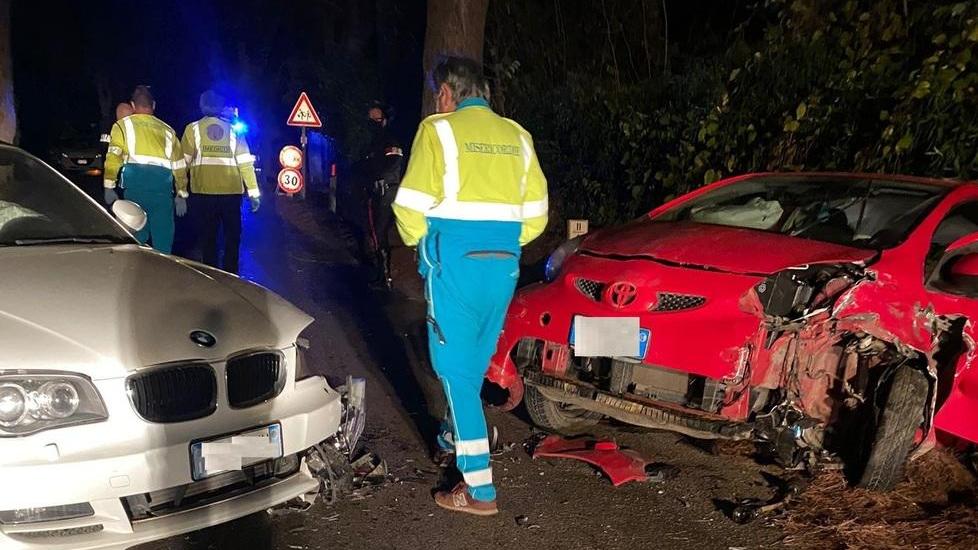 Sette feriti nello scontro frontale: grave una ragazza di diciannove anni