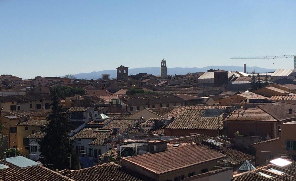 Case a Pisa, sorpresa: solo nove ville ma ancora 284 abitazioni senza bagno 