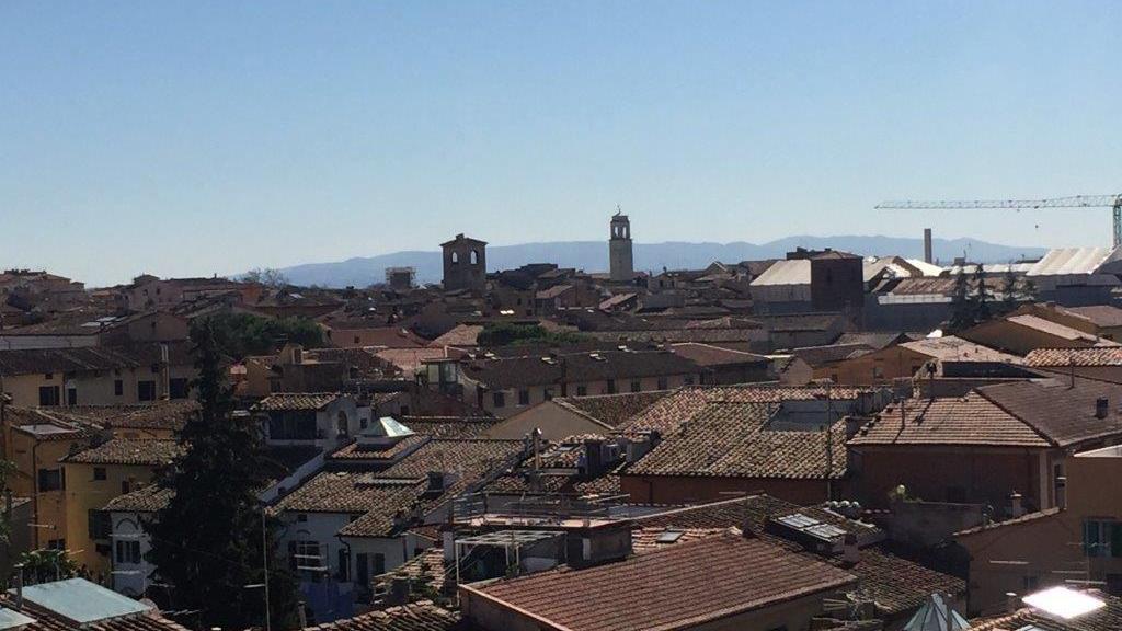 Case a Pisa, sorpresa: solo nove ville ma ancora 284 abitazioni senza bagno