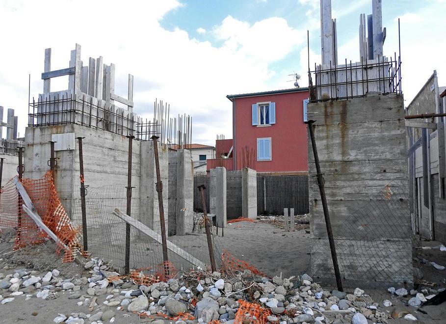 Il Consiglio di Stato ferma le ruspe: stop alla demolizione all’ex Faro 