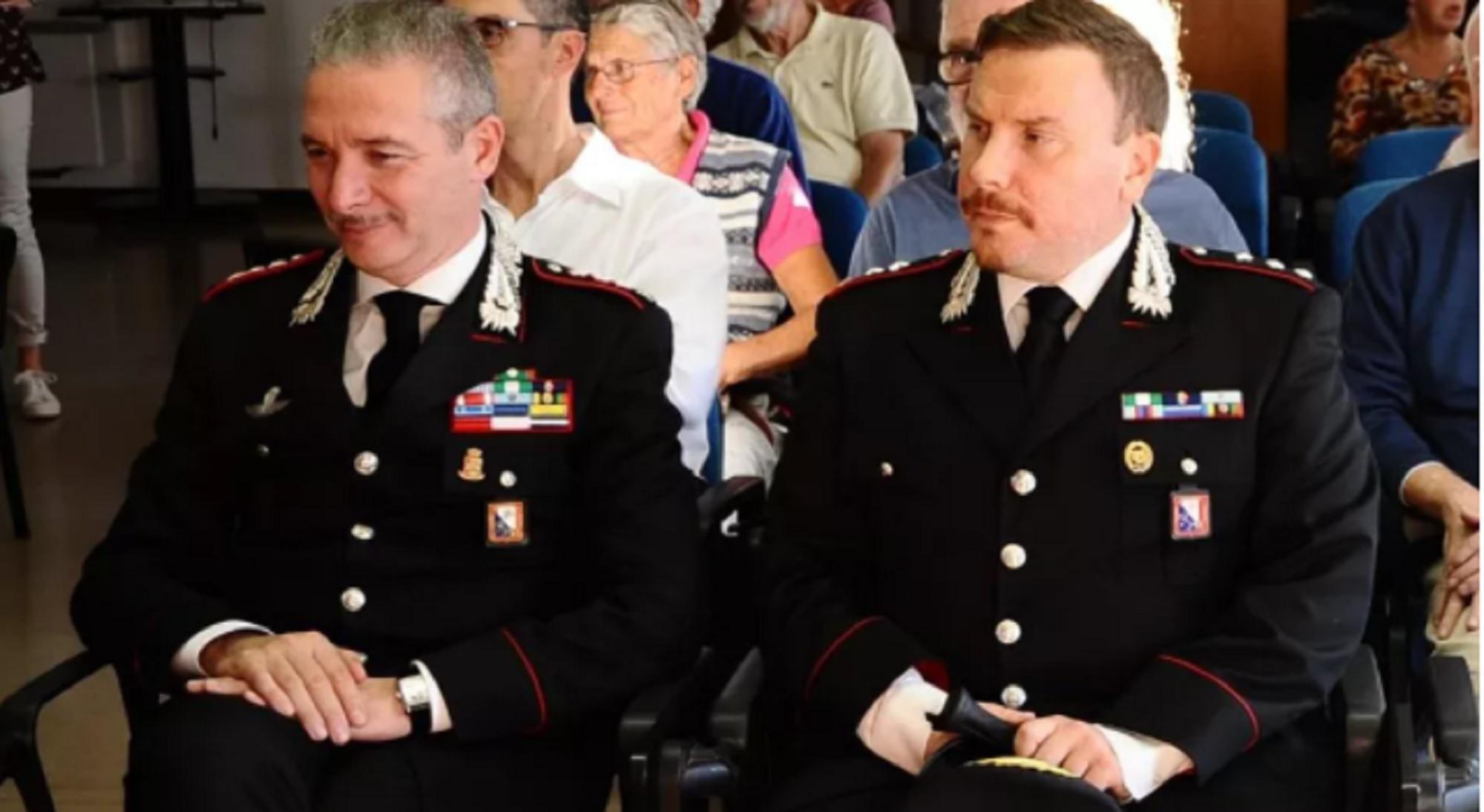 A sinistra il colonnello Massimiliano Sole, comandante provinciale dei carabinieri di Livorno. A destra il capitano Christian Bottacci, responsabile della Compagnia di Cecina