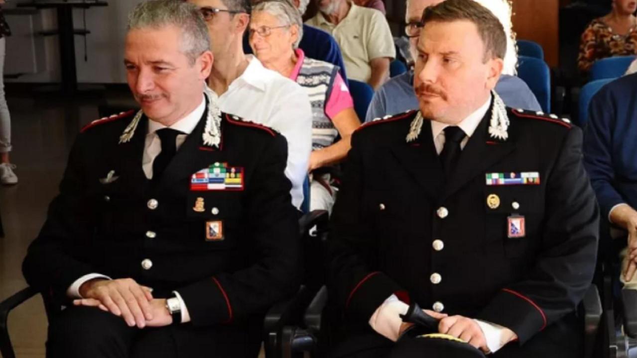 A sinistra il colonnello Massimiliano Sole, comandante provinciale dei carabinieri di Livorno. A destra il capitano Christian Bottacci, responsabile della Compagnia di Cecina