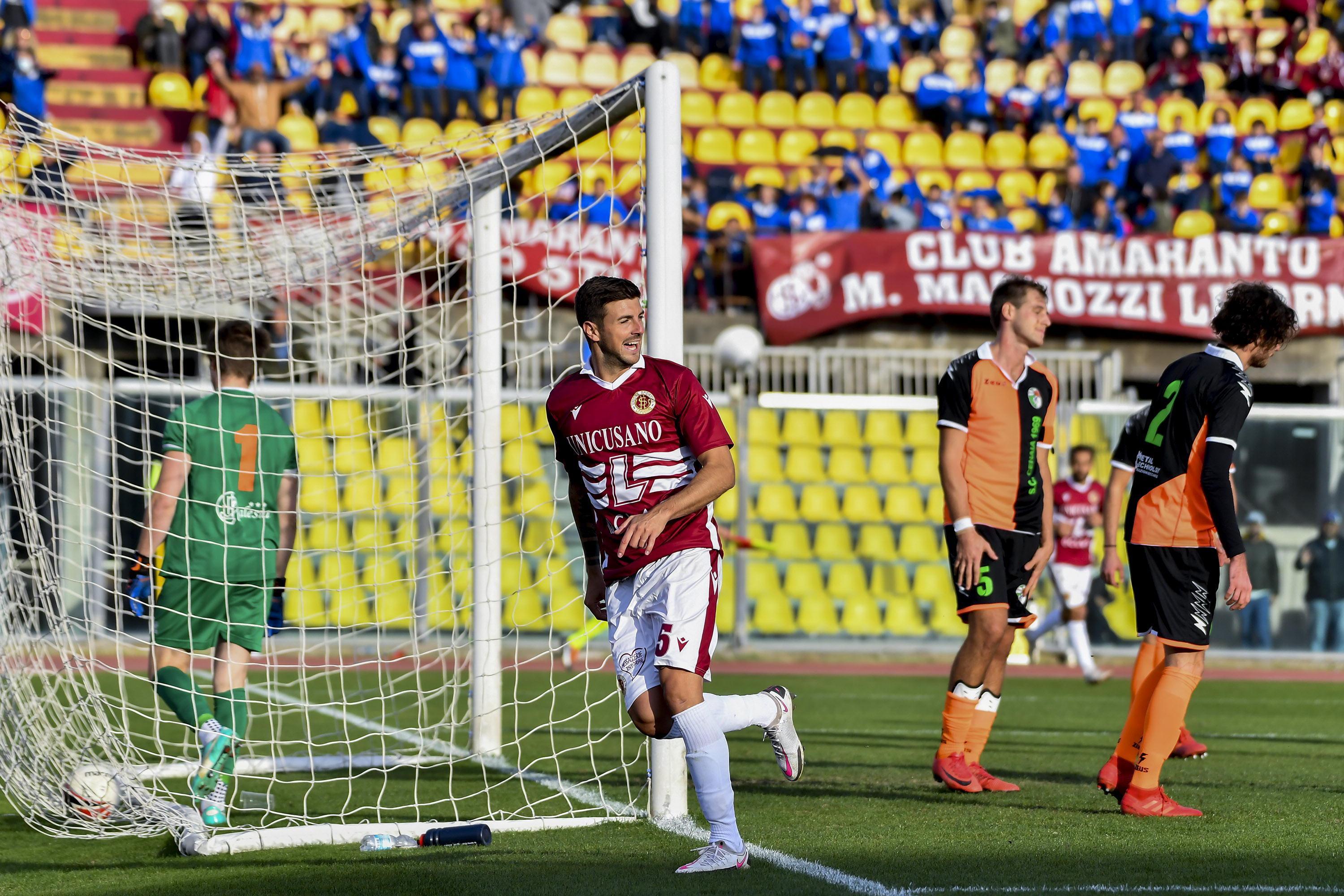 Tommaso Ghinassi esulta per il gol del 3-1 (foto Masini/Silvi)