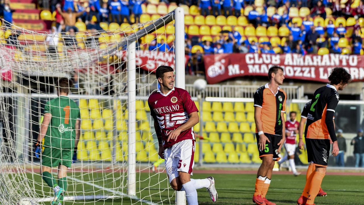 Tommaso Ghinassi esulta per il gol del 3-1 (foto Masini/Silvi)
