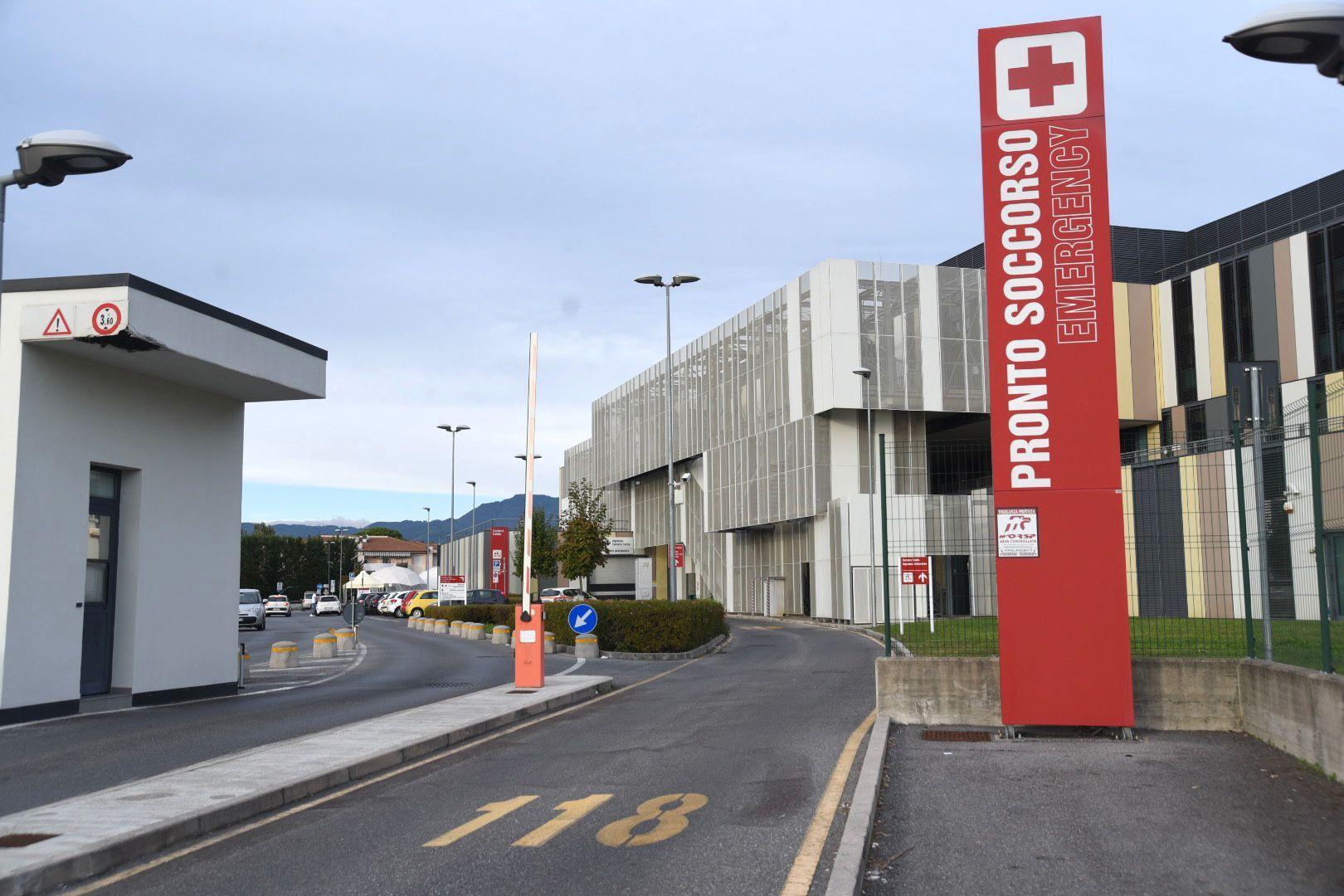 L'ingresso del pronto soccorso dell'ospedale San Luca di Lucca