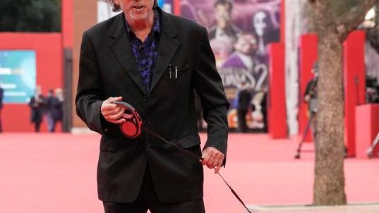 «Sono un outsider sognatore» L’assalto dei fan a Tim Burton