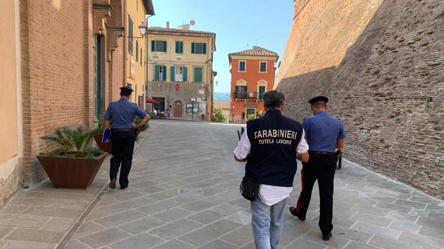 Autolavaggio sospeso, lavoratori non in regola con il soggiorno