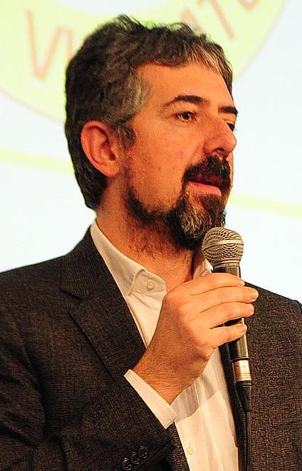 «Prima la politica»