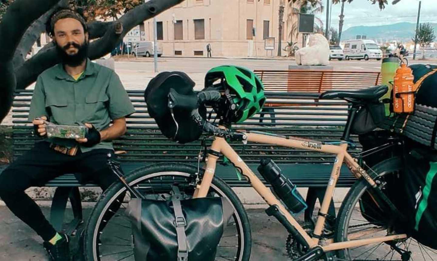 Il viaggio del Clandestino in bicicletta per tutta l’Italia 