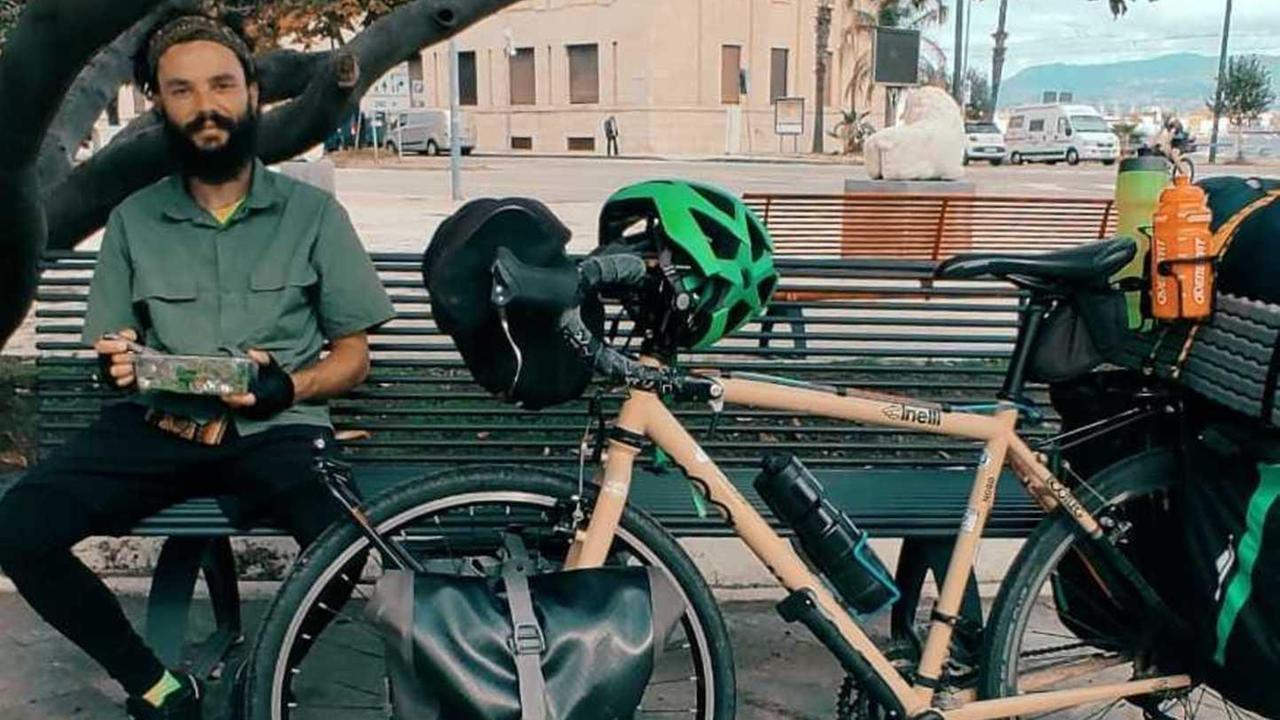 Il viaggio del Clandestino in bicicletta per tutta l’Italia 