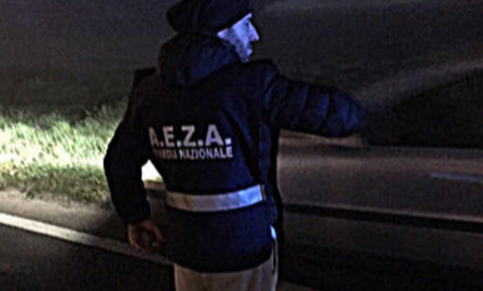 Un volontario dell'Aeza all'opera (foto d'archivio)