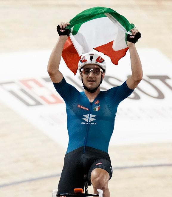 Viviani festeggia con il tricolore