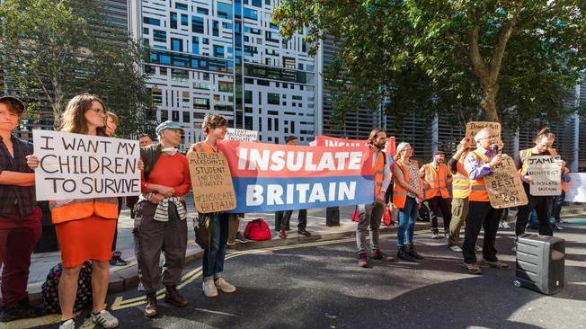 Gb: ecologisti bloccano strade nell'East London, 52 arresti