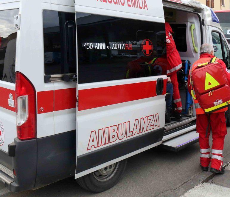 Colpito dalle lastre in ferro: grave un operaio 