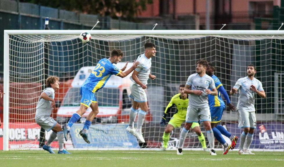 La Carrarese ci prova l’Entella non molla e finisce con un pari 