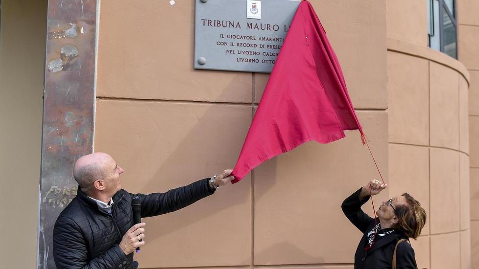 La tribuna dedicata a Lessi