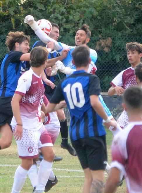 Il Picchi dopo l’abbuffata si beve l’amaro Tre gol non bastano, Piombino salvo al 92’ 