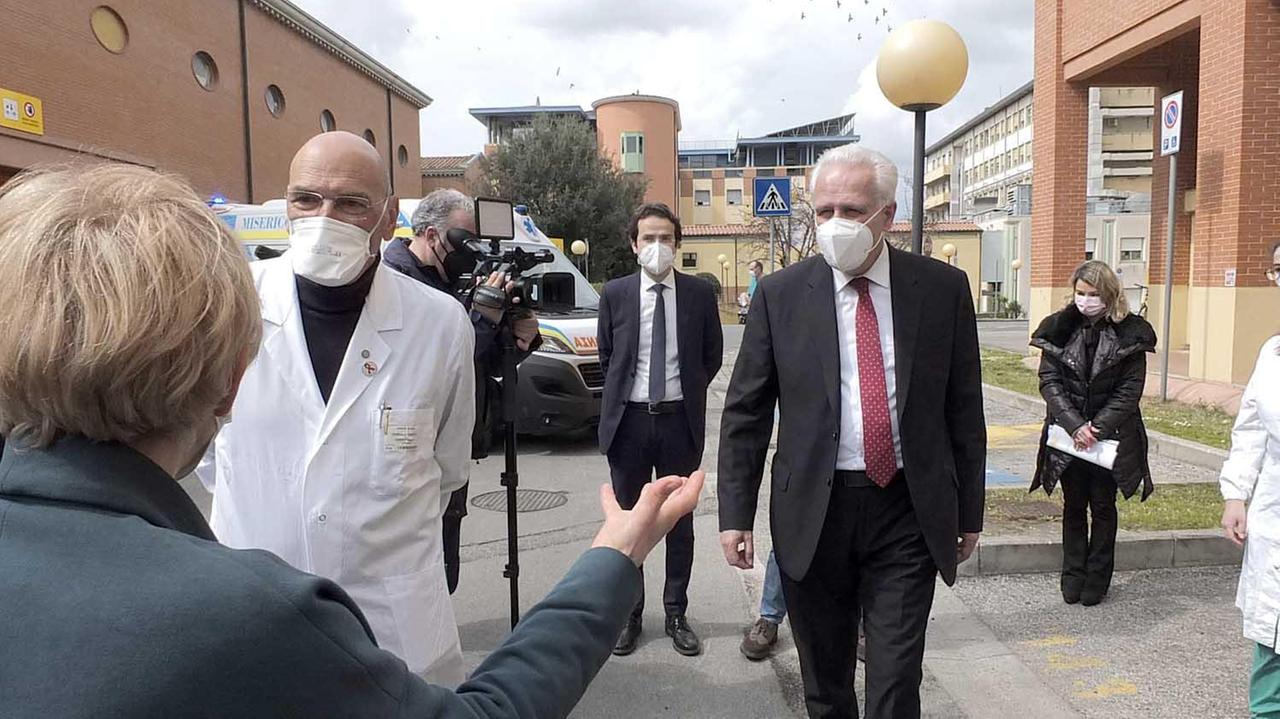 Bollo auto più caro per risanare i conti della sanità toscana, il Pd stoppa Giani. Resta l'ipotesi Irpef