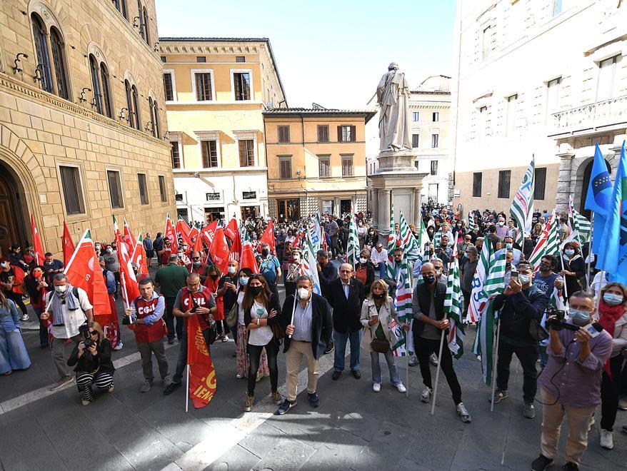 Monte dei Paschi: conti migliorati e dopo lo stop di Unicredit arriva la proroga 