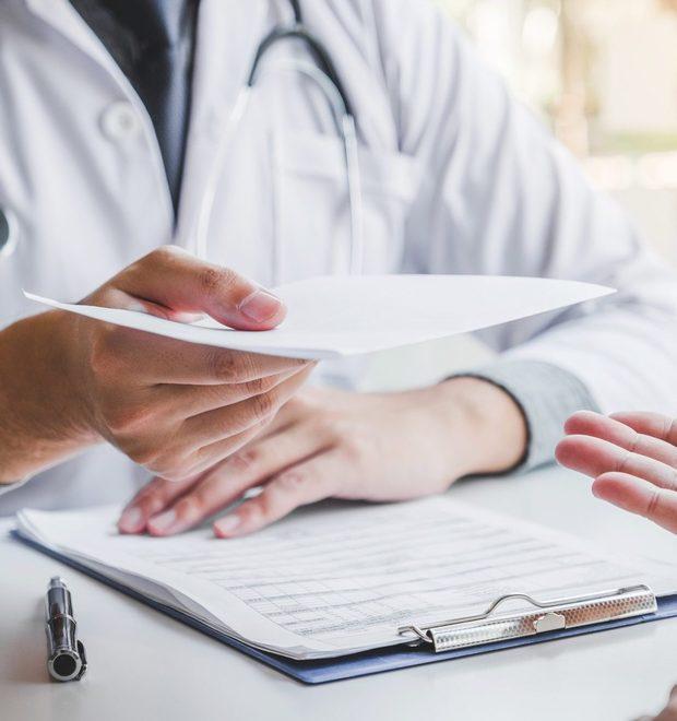 Rilasciava certificati di idoneità sportiva senza averne titolo, condannato ex medico Inps