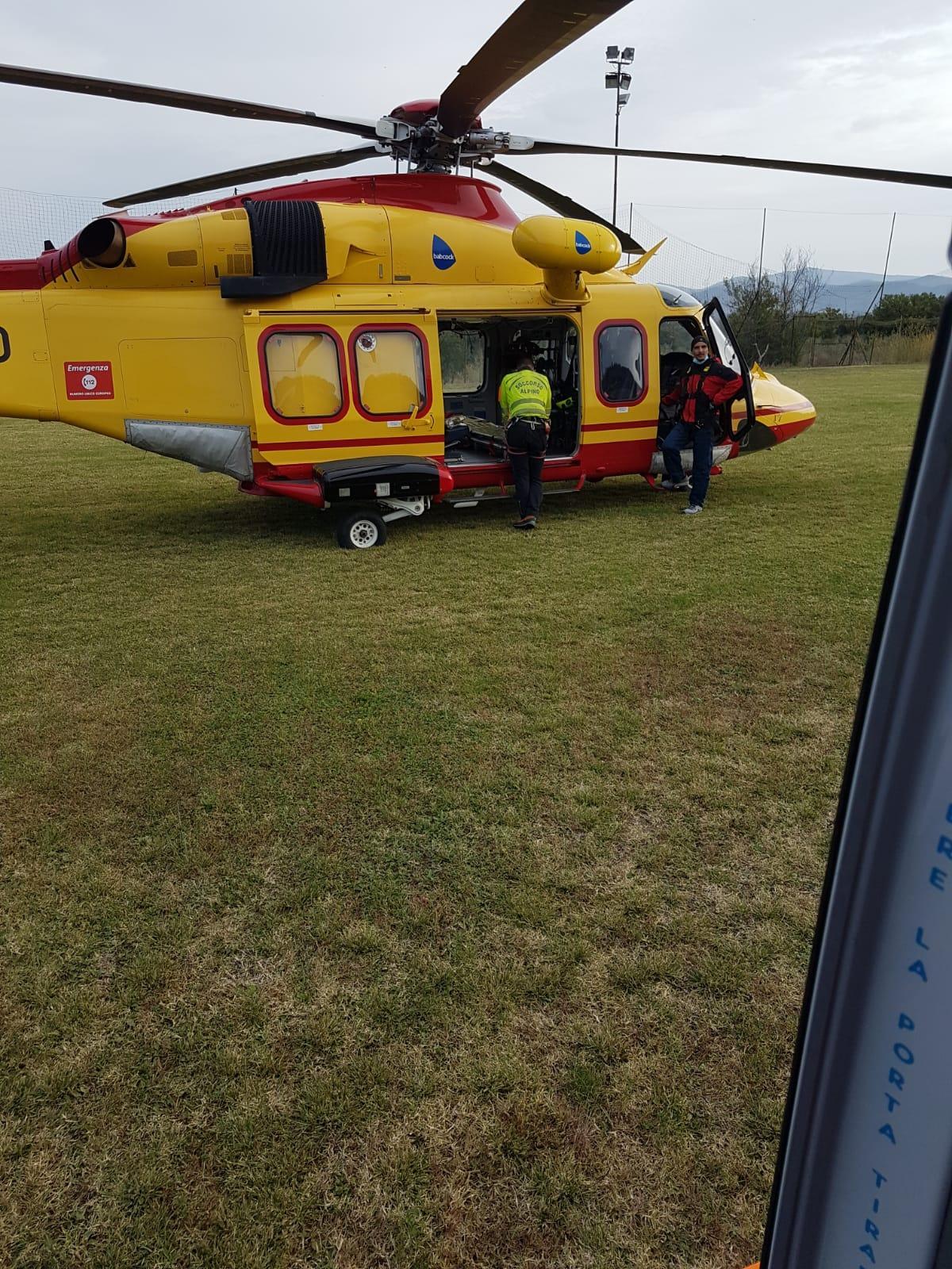 L'elisoccorso atterrato nel campo sportivo di Buriano