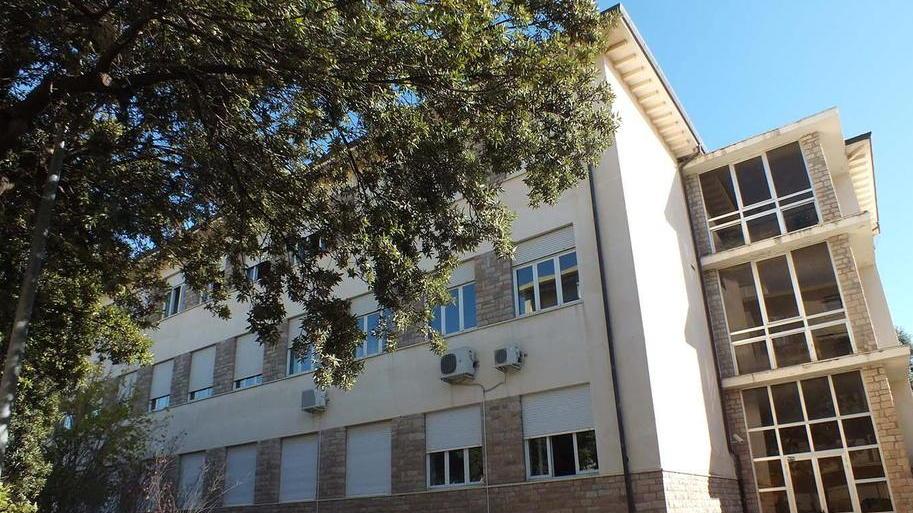 Fanno un video in classe e lo pubblicano su TikTok: ora rischiano la sospensione