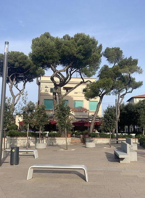 Raccolta dei rifiuti “porta a porta” a Castiglioncello: partenza a rilento tra tante incertezze 