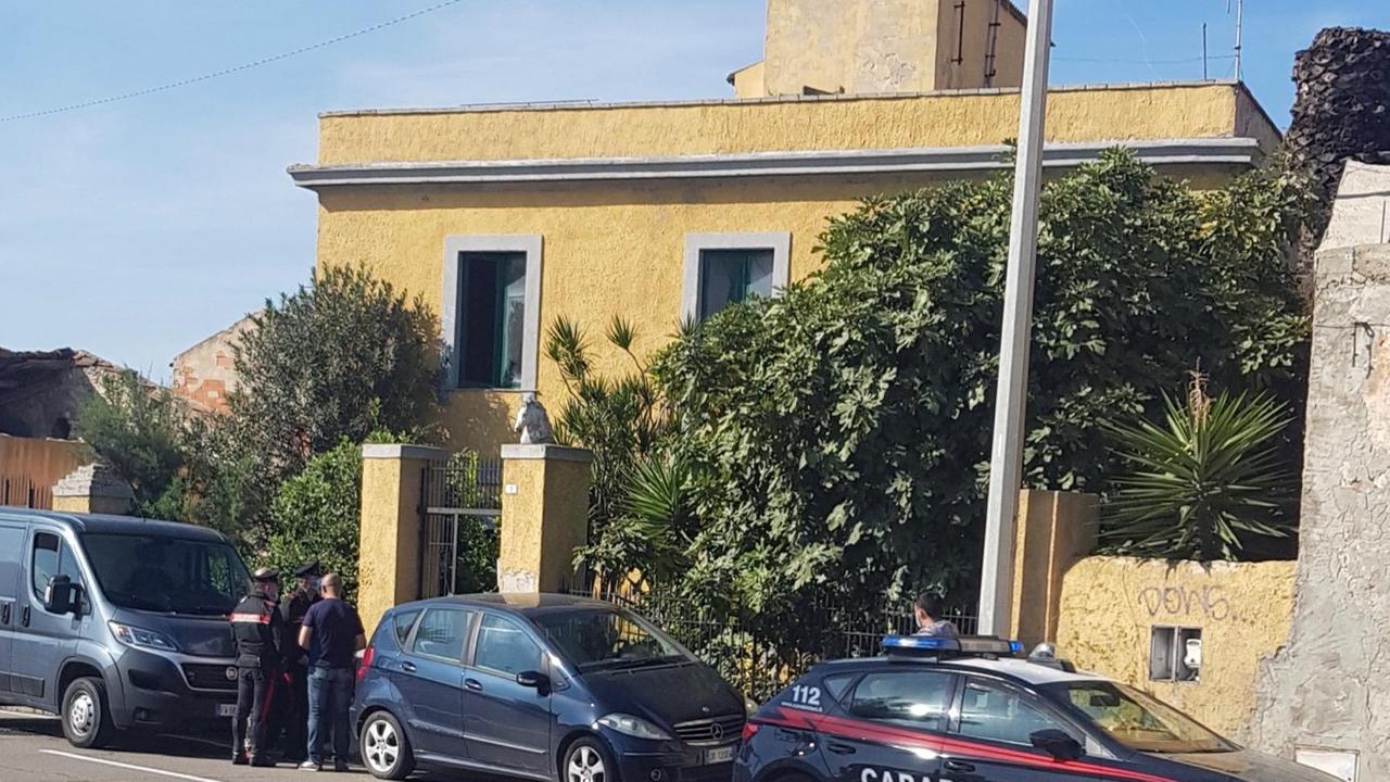 Cadavere mummificato rinvenuto in una casa a Cagliari: escluso l'omicidio 
