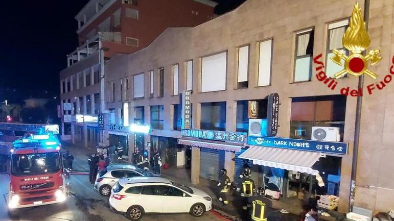 Otto persone intossicate in un incendio