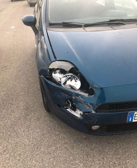 Sassuolo, la storia: lo tampona e se ne va, mamma risolve il caso 