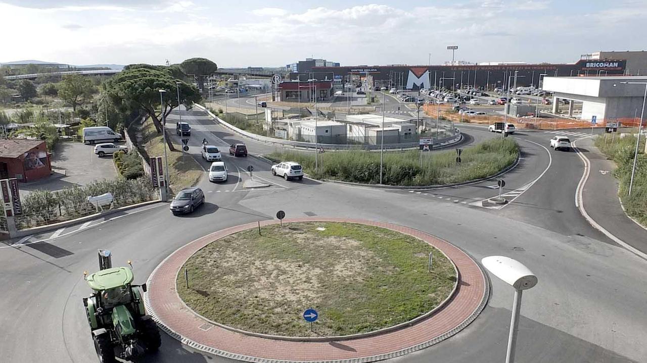 L'area dell'ex Vacis lungo l'Aurelia a Pisa (foto Fabio Muzzi)