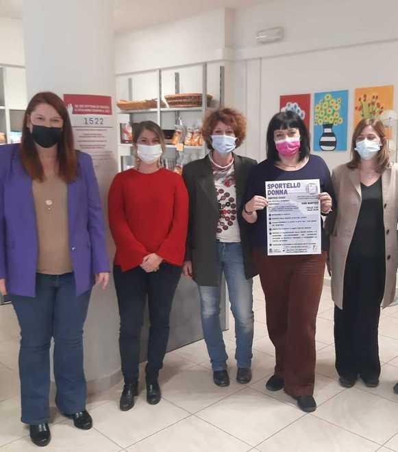 Piano di emergenza per le donne colpite dalla crisi: apre lo sportello di aiuto 
