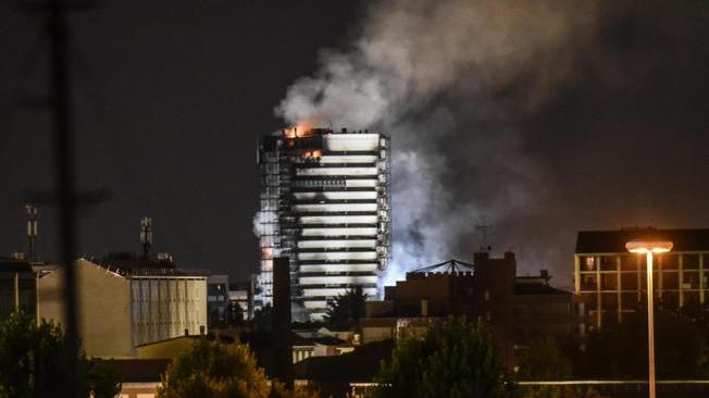 Incendio a Milano: nuove perquisizioni in ditte pannelli