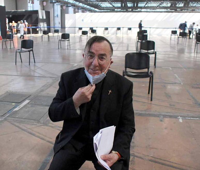 Don Ezio investito da un’auto sulle strisce 